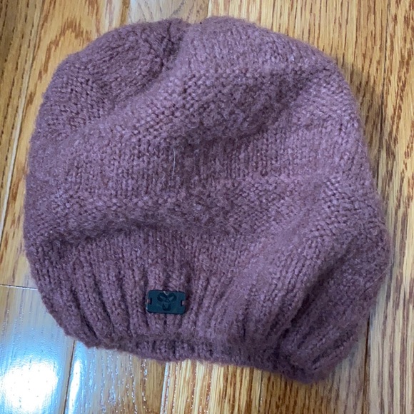 Aritzia hat - Picture 1 of 2